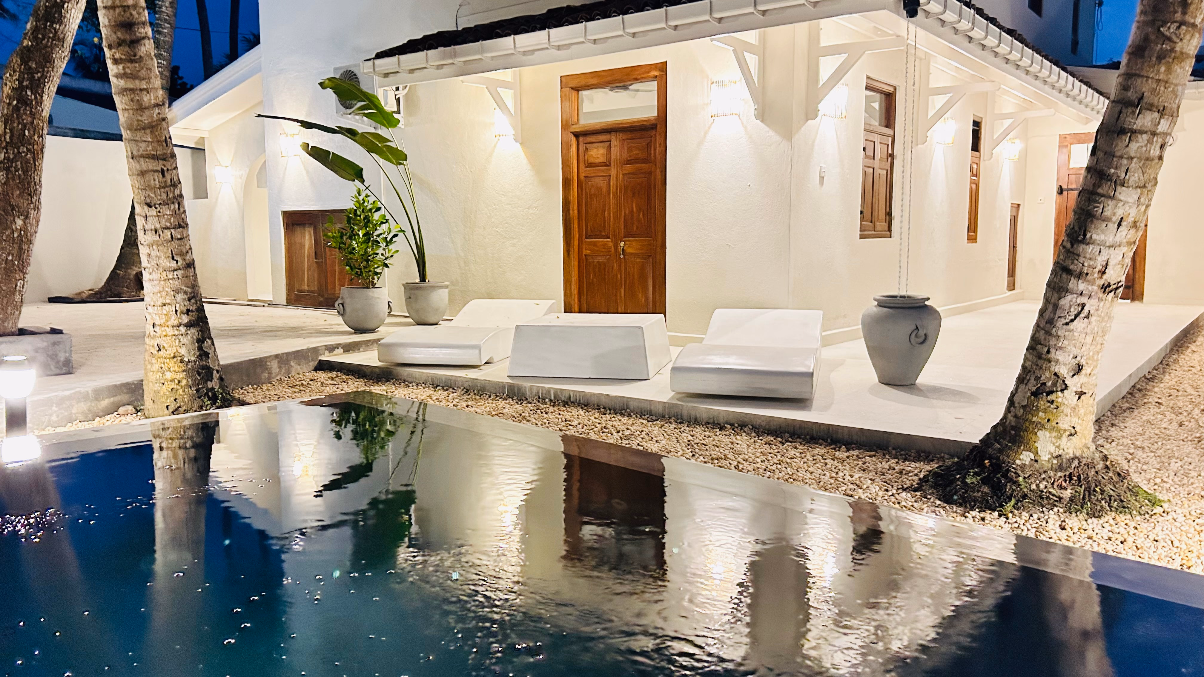 K2 Villa - Villa exterior illuminated for a warm evening ambiance.